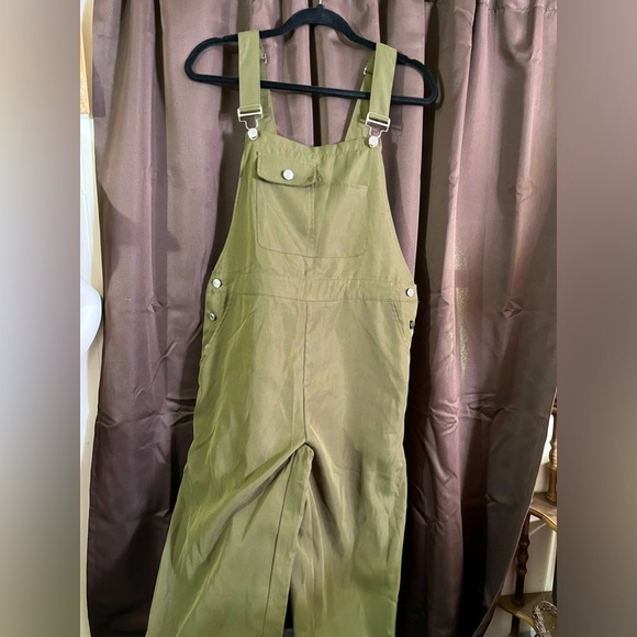 Salanta Pants - Ladies Salanta Overalls, Size Large, Olive green, they are so cute